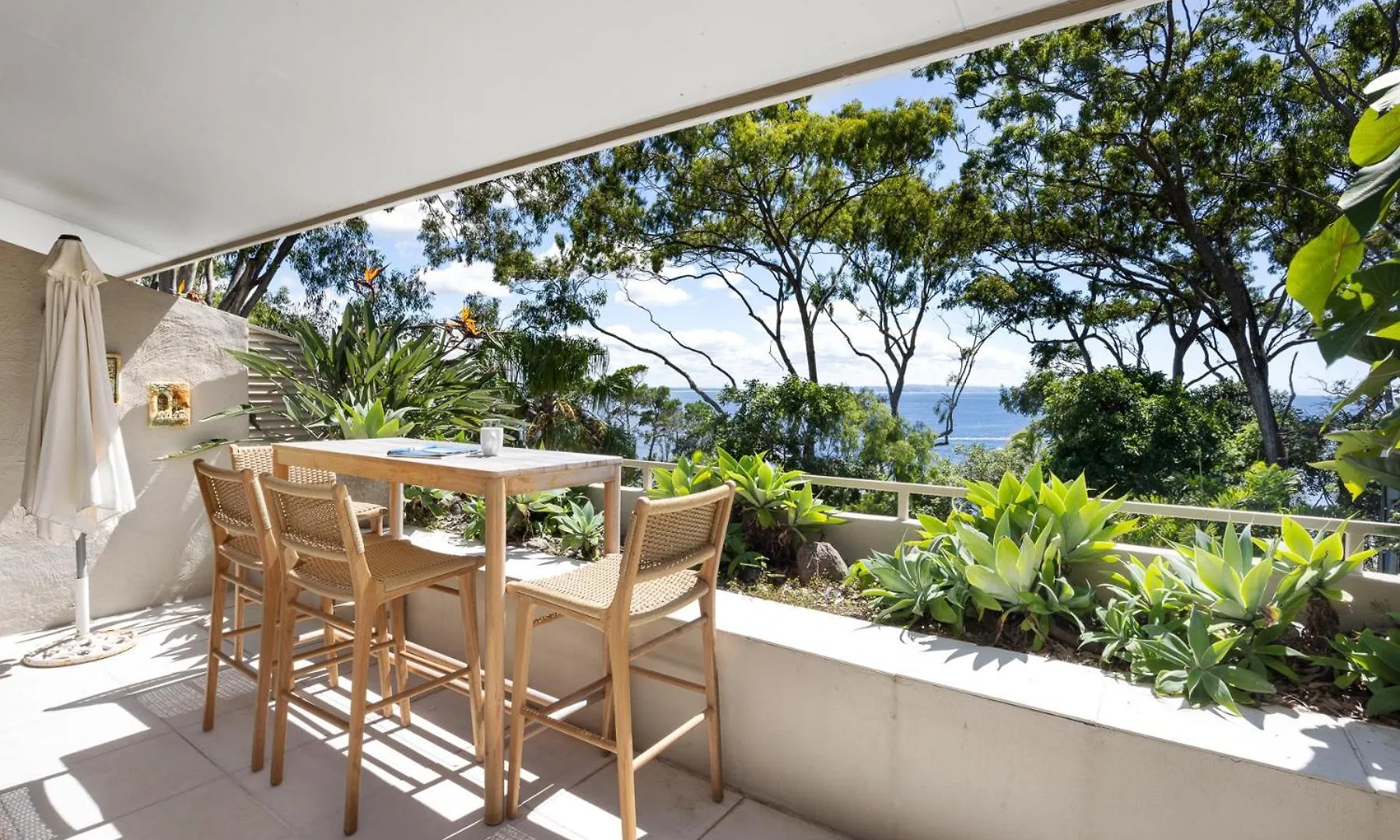 Cove Point 5 Stylish Cove Escape 0*, Noosa Heads Australia