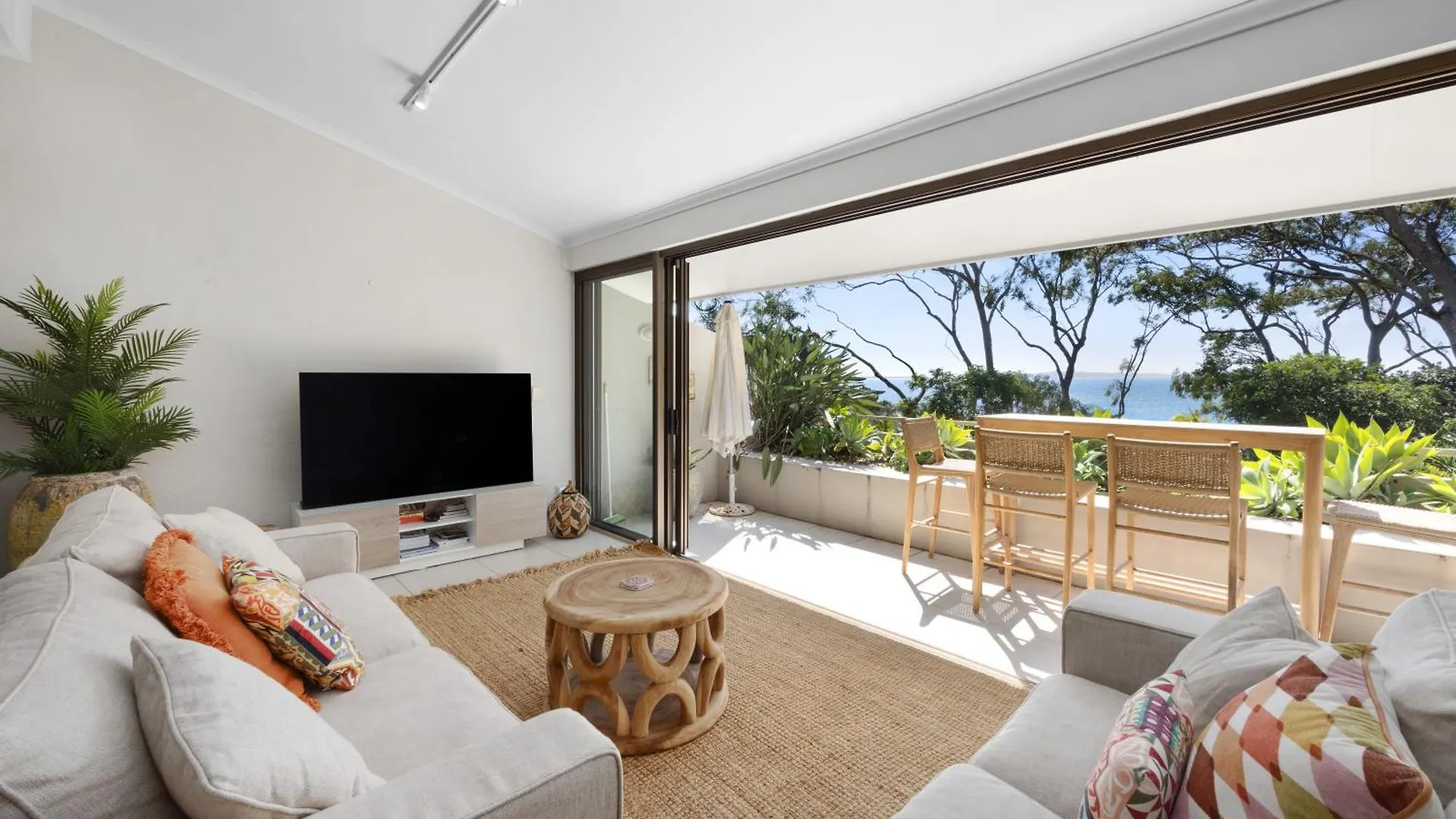 Cove Point 5 Stylish Cove Escape Noosa Heads